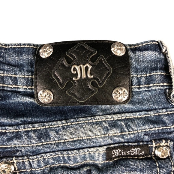 Miss Me Medium Wash Signature Bermuda Shorts Embellished Angel Wing Mid Rise - Picture 4 of 10